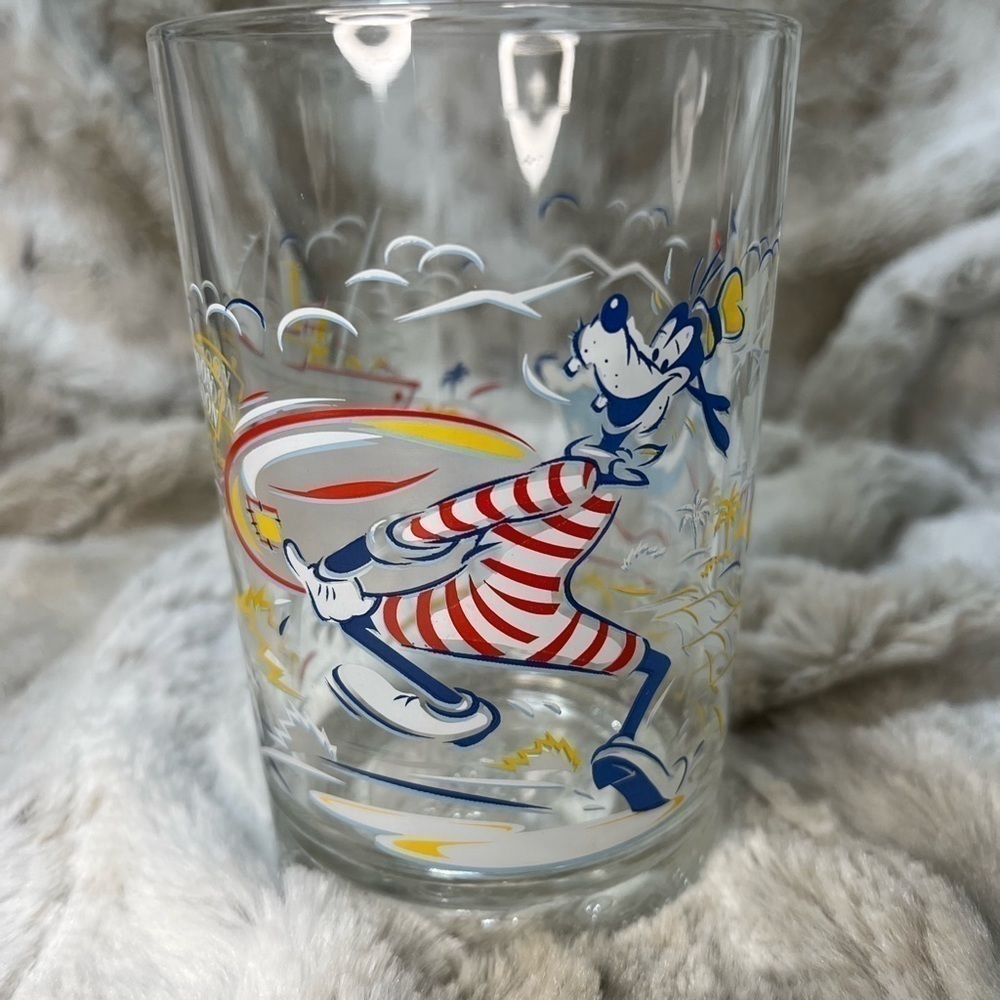 Vintage 1997 Walt Disney World Goofy Typhoon Lagoon 25th Anniversary Glass Cup